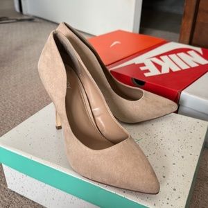 Suede beige pumps